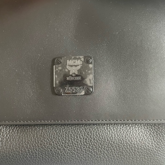 NWT MCM Mens Klassic Leather Small Messenger Bag - Picture 5 of 9